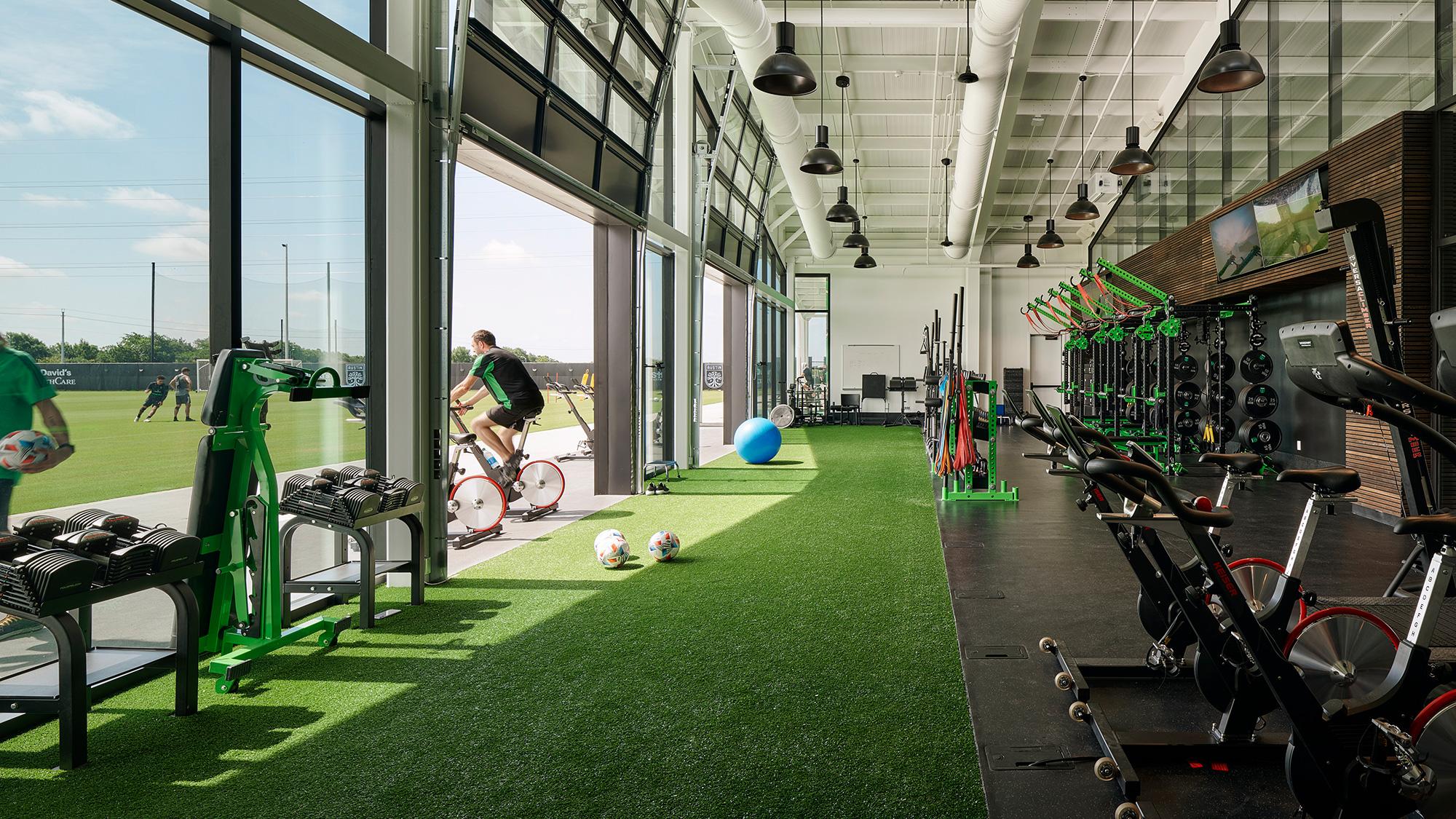 Creating Community and Competitive Spirit Within High Performance Gyms