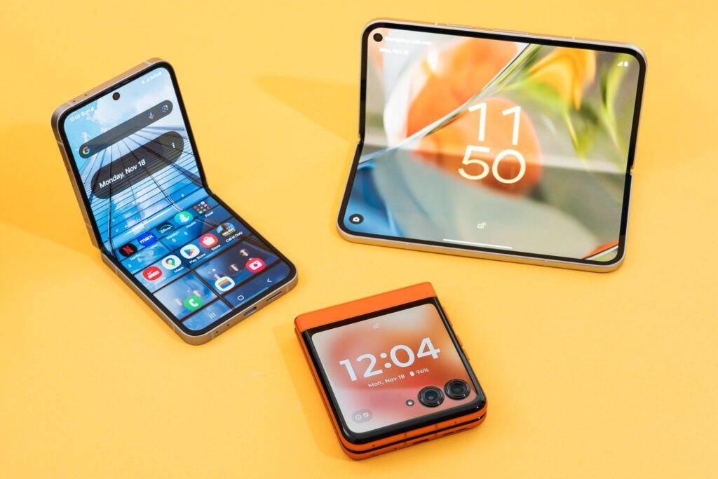 Fold vs Flip Phones: Pros and Cons in 2025