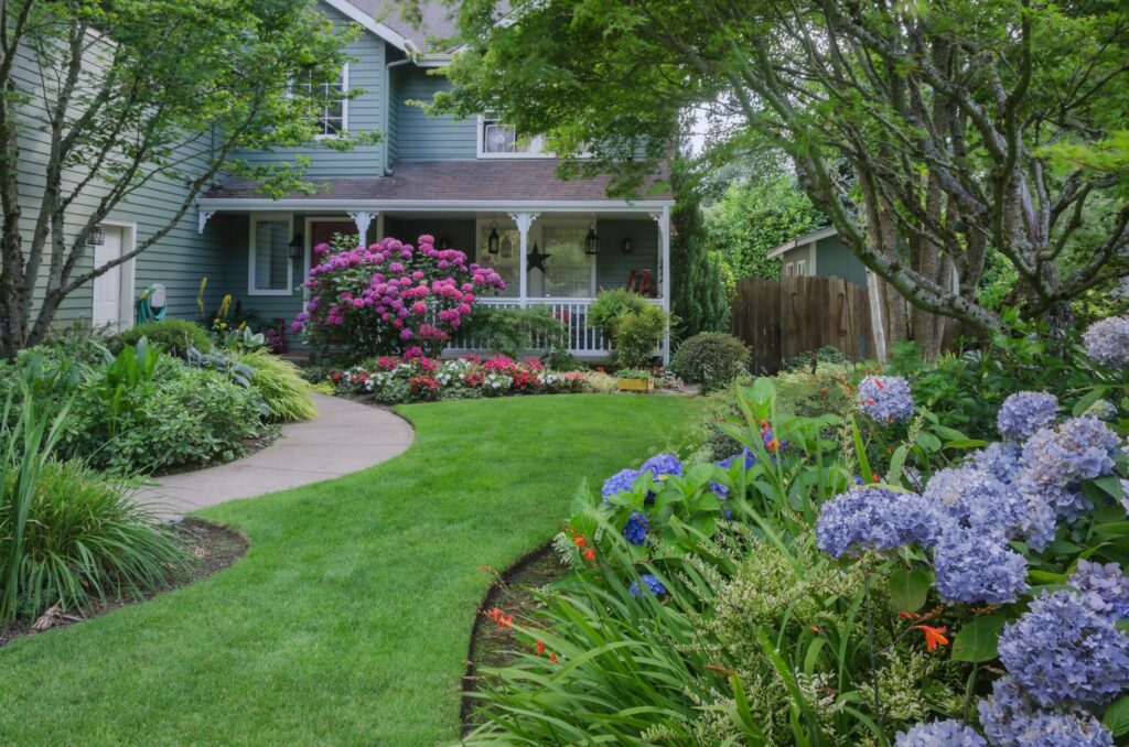 2025 Landscaping Ideas to Increase Curb Appeal