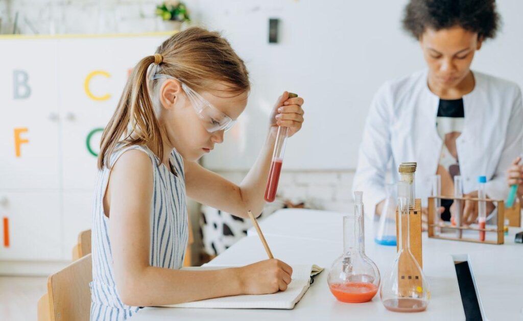 Top Scholarships for Women in STEM Announced for 2025
