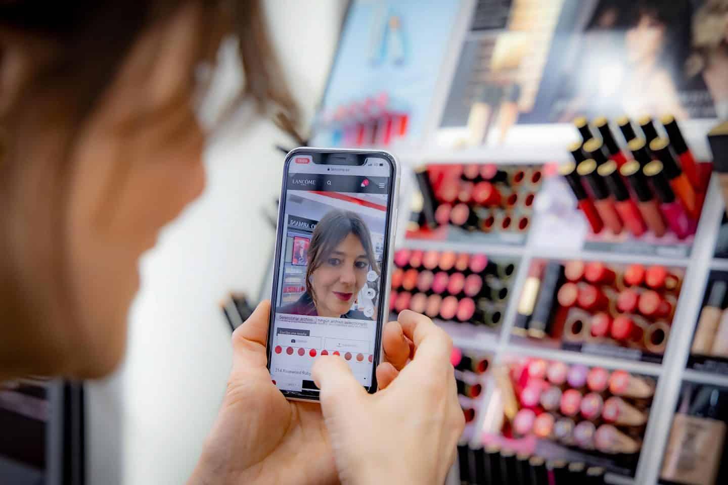 Integrating AR and VR with In-Store Experiences Bridging Digital and Physical Retail