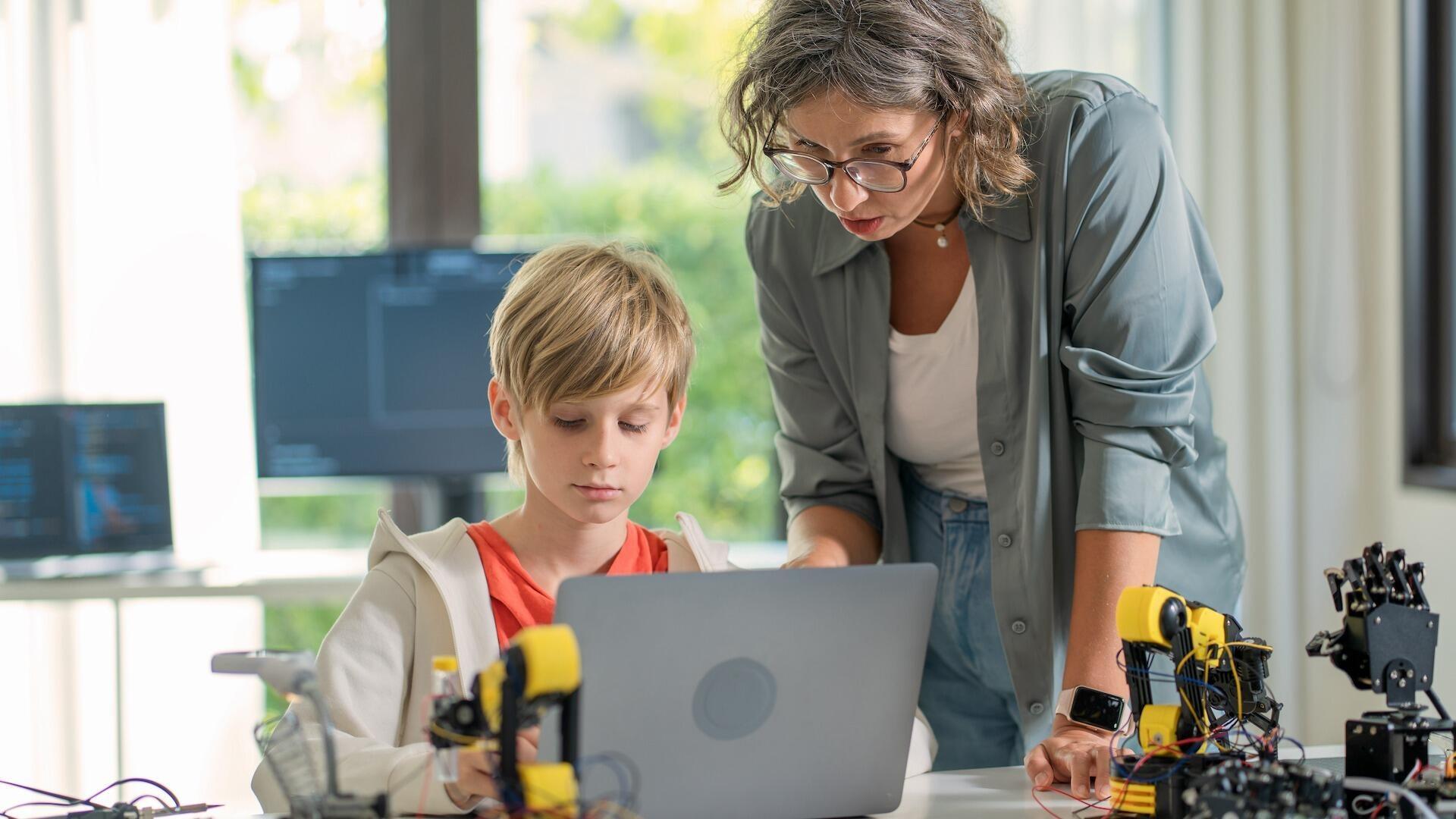 Teachers Union Advocates for Enhanced AI Training to Empower Educators